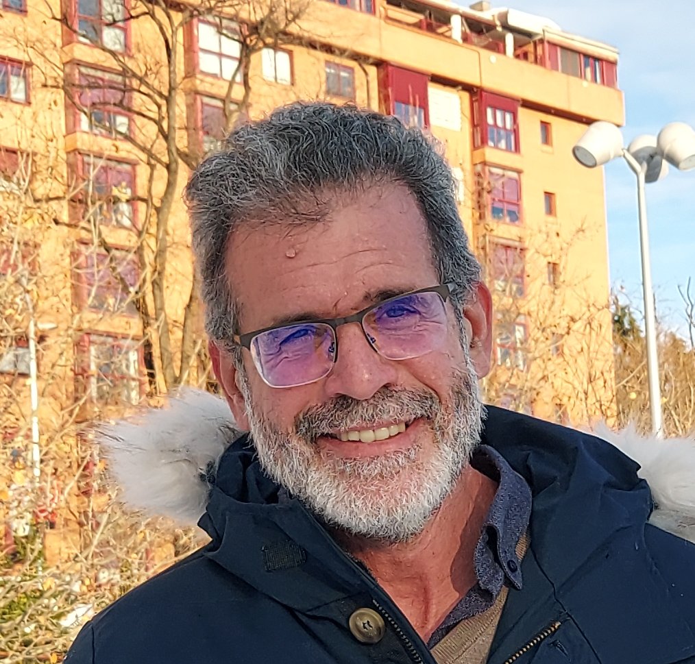 Carlos Linares López